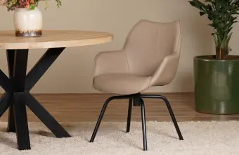Leren eetkamerstoelen met zwarte poten