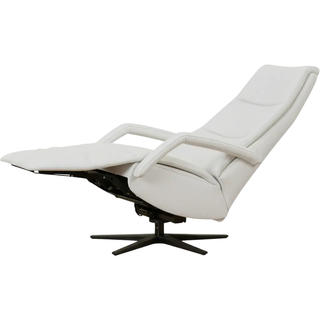 afbeelding van Leren elektrisch relaxfauteuil Calm - Toledo Purewhite (wit) - medium - stervoet zwart (breed)
