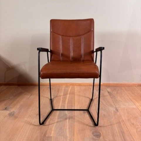 afbeelding van Leren eetkamerstoel Right met armleuning, Granada leer Savannah - Outlet