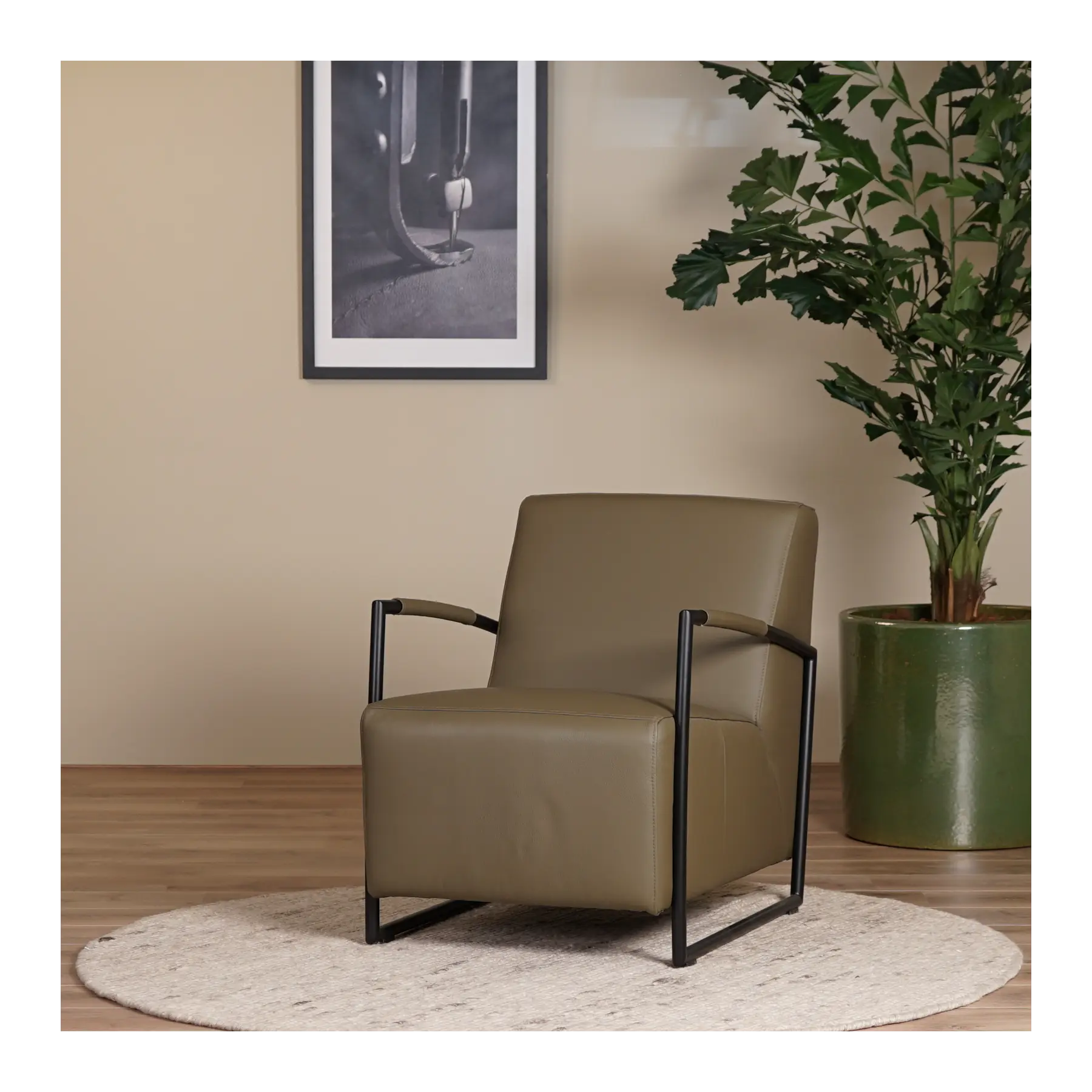 afbeelding van Groene leren industriële fauteuil Creative - Toledo leer Olive - Frame zwart