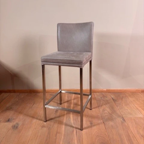 afbeelding van Leren barkruk Break laag, Vintage Lightgrey, poten staal vierkant RVS - Outlet