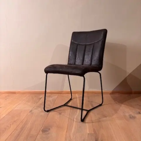 afbeelding van Zwarte eetkamerstoel Right (STOF)