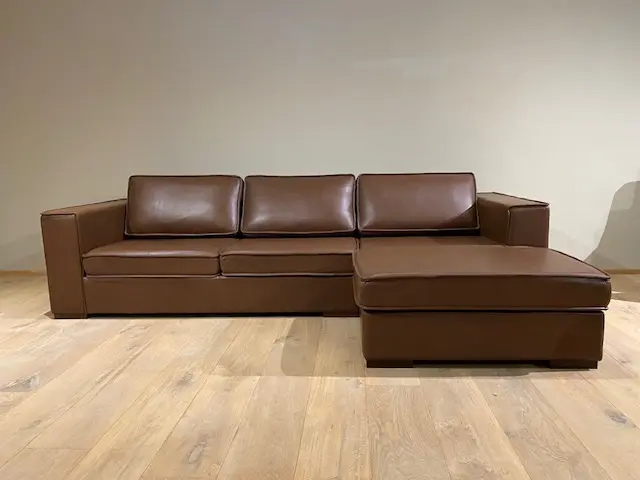 afbeelding van Leren hoekbank Fine - 2,5 zits arm links + longchair rechts - Elegance Brown