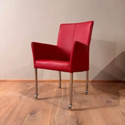 afbeelding van Leren eetkamerstoel Comfort met wieltjes en armleuning - Toledo Ducati