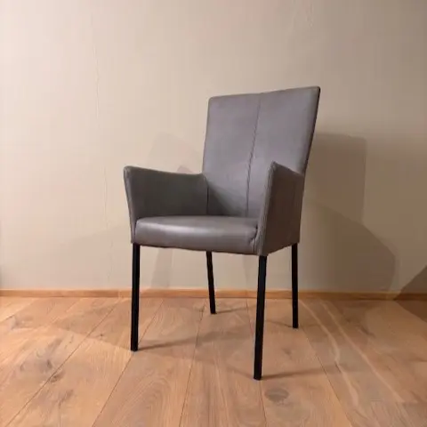 afbeelding van Leren eetkamerstoel Daily met armleuning - Granada Steel - set van 3