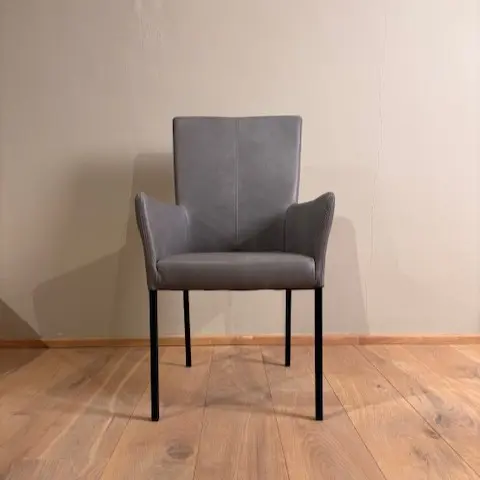 afbeelding van Leren eetkamerstoel Daily met armleuning - Granada Steel - set van 3