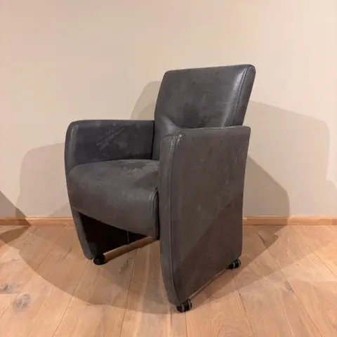 afbeelding van Leren eetkamerstoel Pleasure - Kenia Antracite - Met handgreep RVS