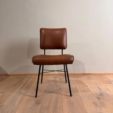 afbeelding van Leren eetkamerstoel Solid, Granada Savannah (cognac), poten staal rond zwart - Outlet