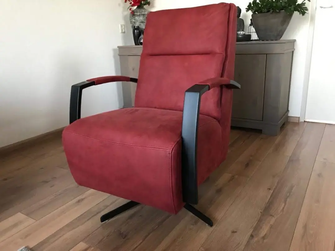 afbeelding van Draaifauteuil met hoge rug en stervoet - rood leer