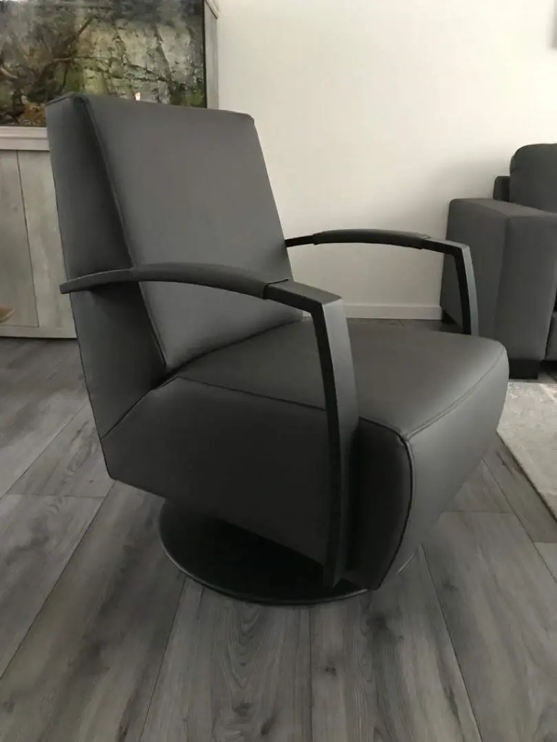 afbeelding van Leren draaifauteuil met stalen frame en schotelvoet - grijs leer