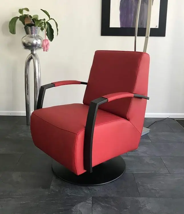 afbeelding van Leren draaifauteuil met stalen frame en schotelvoet - rood leer