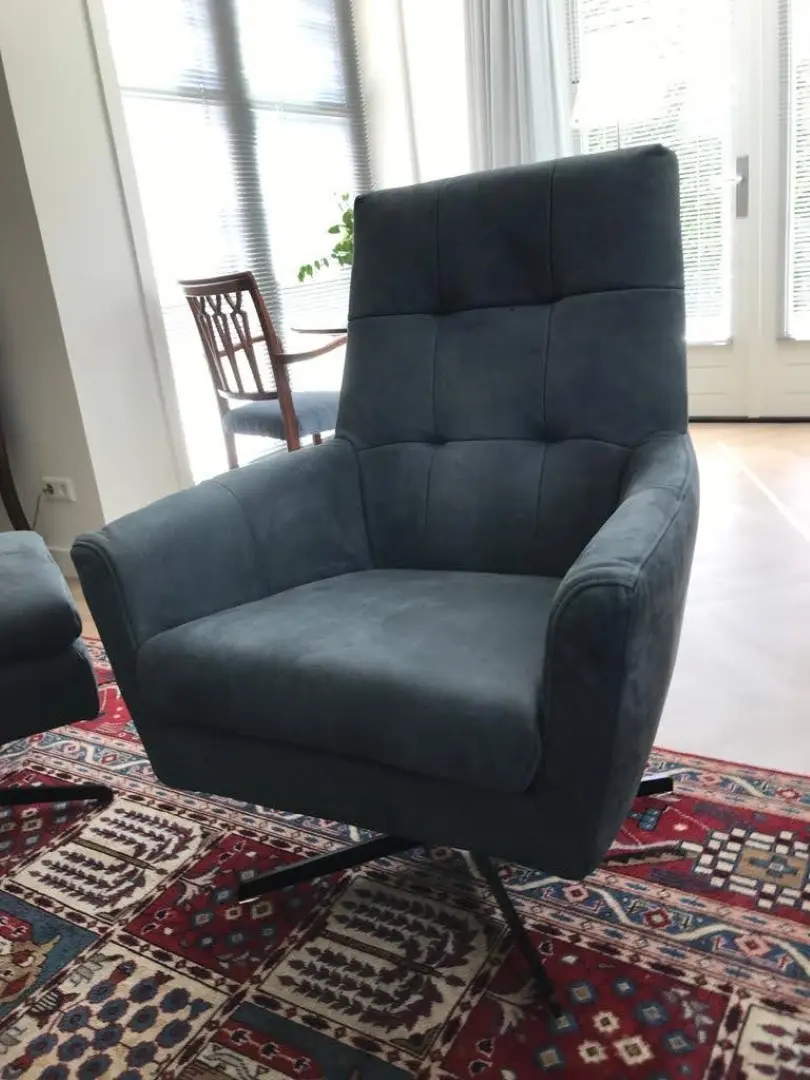 afbeelding van Leren draaifauteuil volledig gestoffeerd - met hoge rug en stervoet - blauw leer