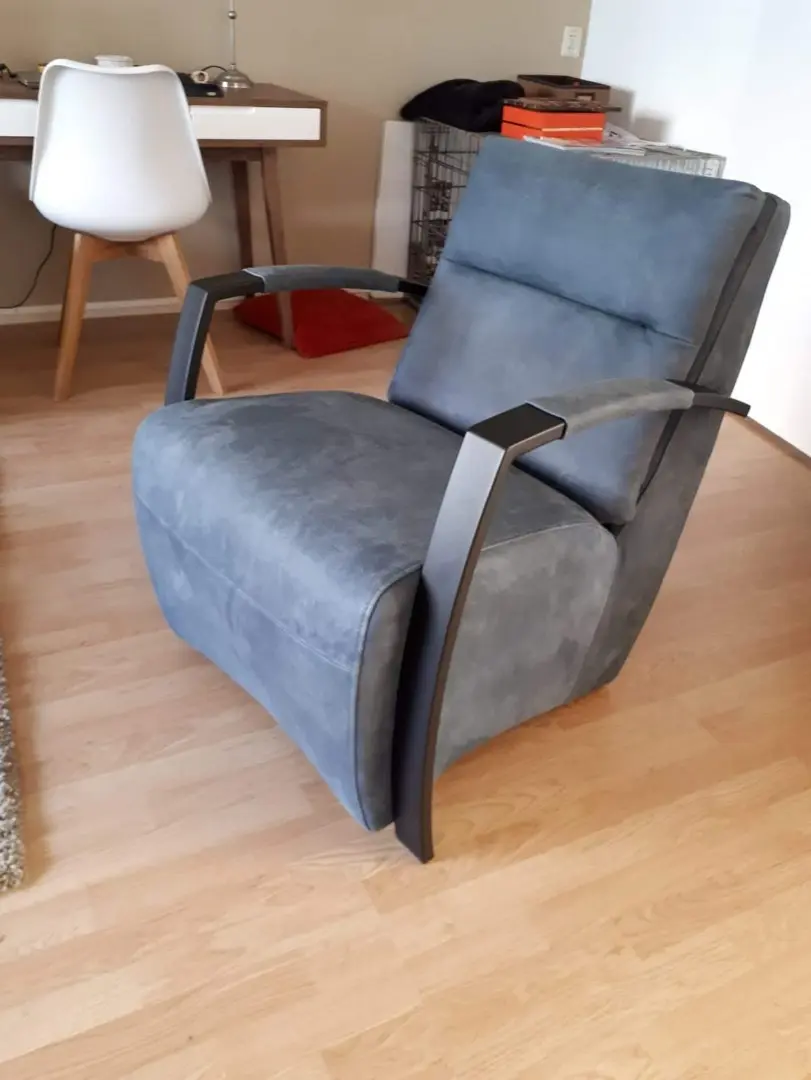 afbeelding van Fauteuil met stalen frame - blauw leer