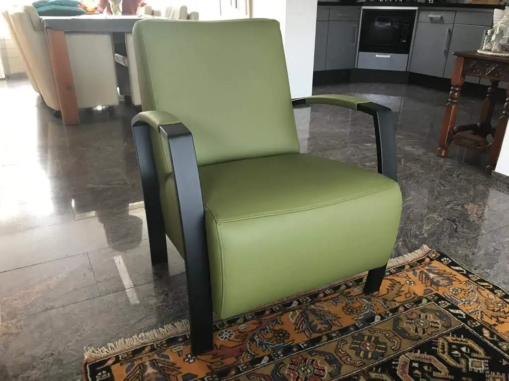 afbeelding van Leren fauteuil met stalen frame - groen leer