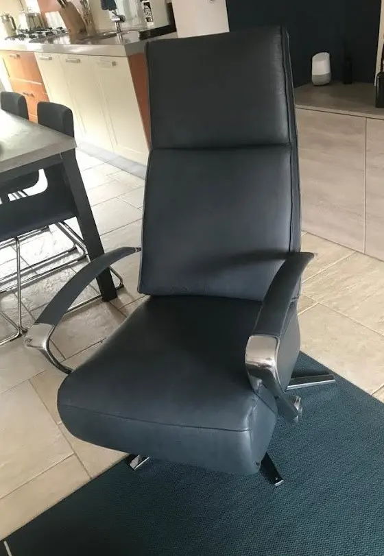 afbeelding van Leren relaxfauteuil met stalen frame - blauw leer