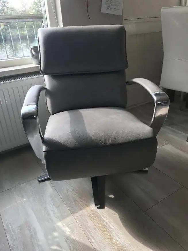 afbeelding van Relaxfauteuil met stalen frame - grijs leer