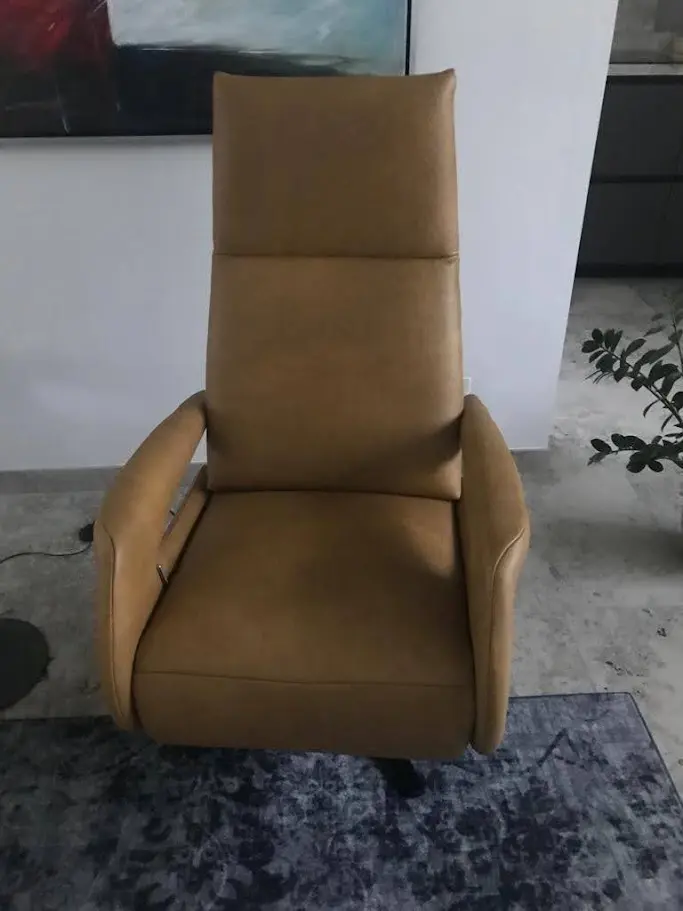 afbeelding van Leren relaxfauteuils met desgin armleuning - cognac kleur leer