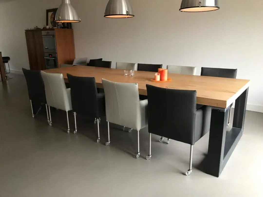afbeelding van Set van 10 leren kuip eetkamerstoelen - met wieltjes - grijs leer