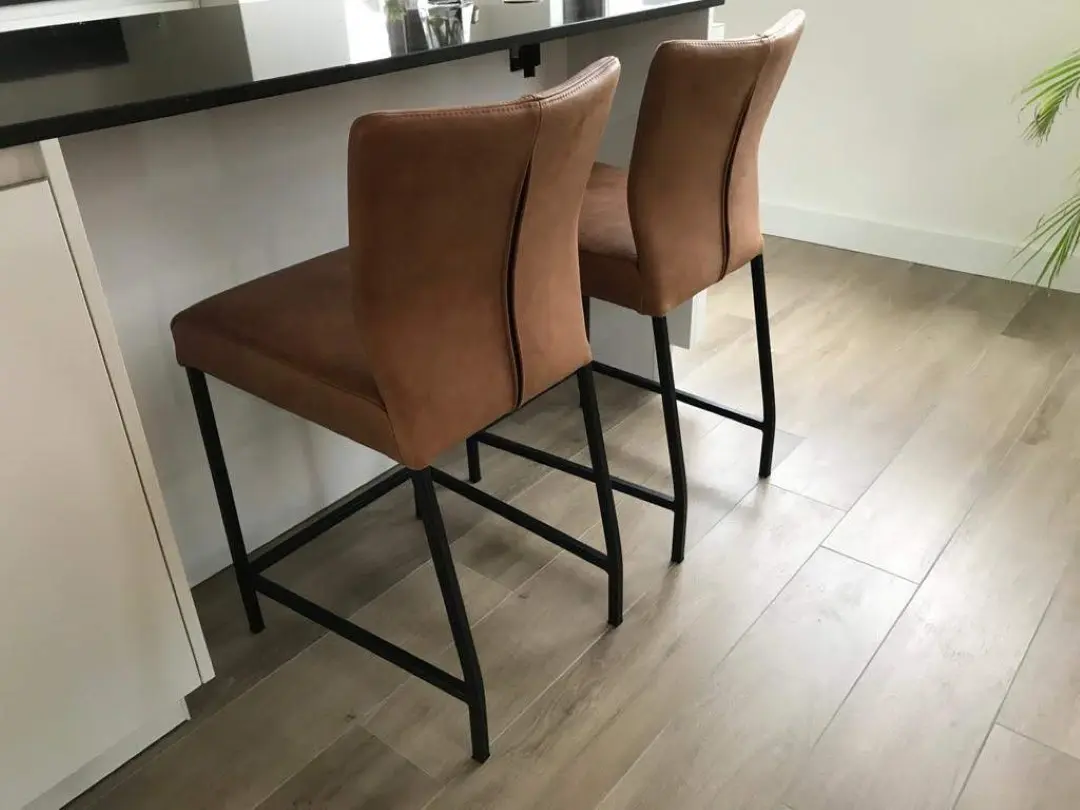 afbeelding van Set van 2 leren barstoelen - bruin leer