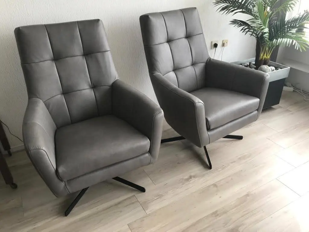 afbeelding van Set van 2 leren draaifauteuils volledig gestoffeerd - met hoge rug en stervoet - grijs leer