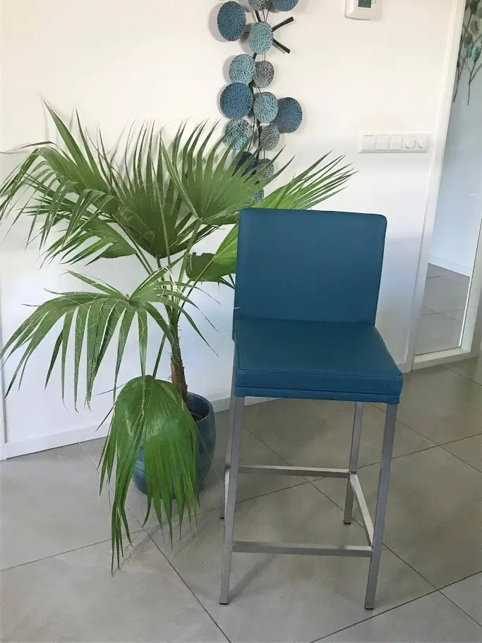 afbeelding van Set van 3 leren barstoelen - blauw leer