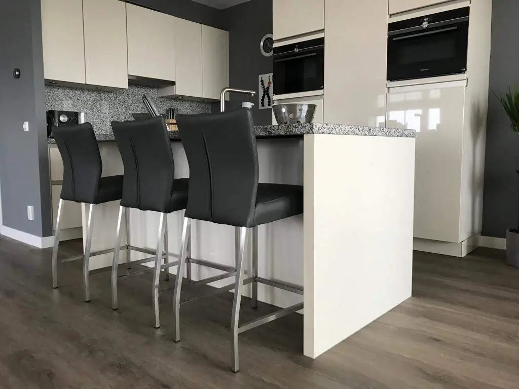 afbeelding van Set van 3 leren barstoelen - grijs leer