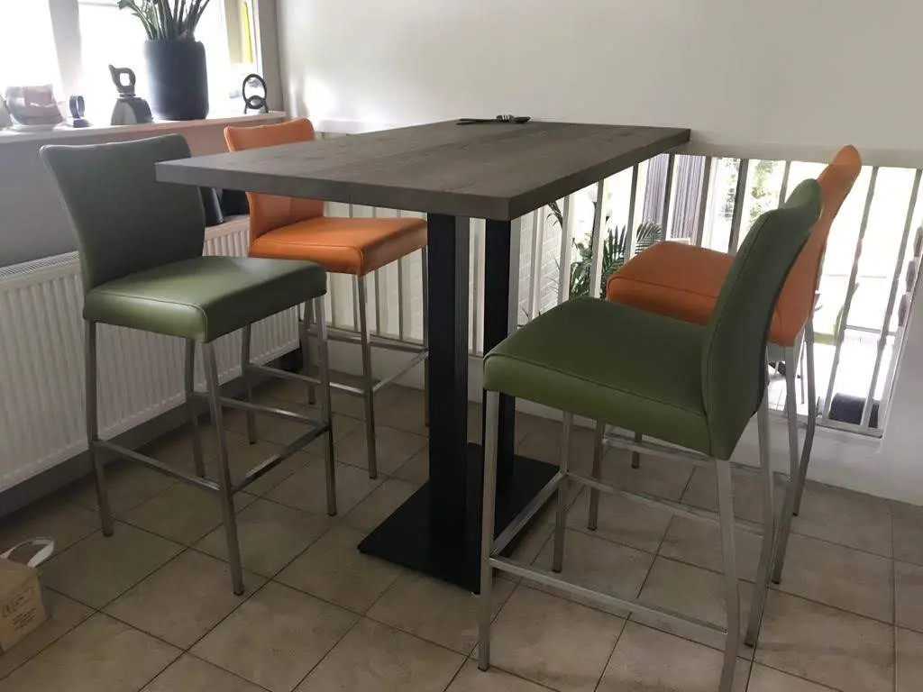 afbeelding van Set van 4 leren barstoelen - diverse kleuren leer