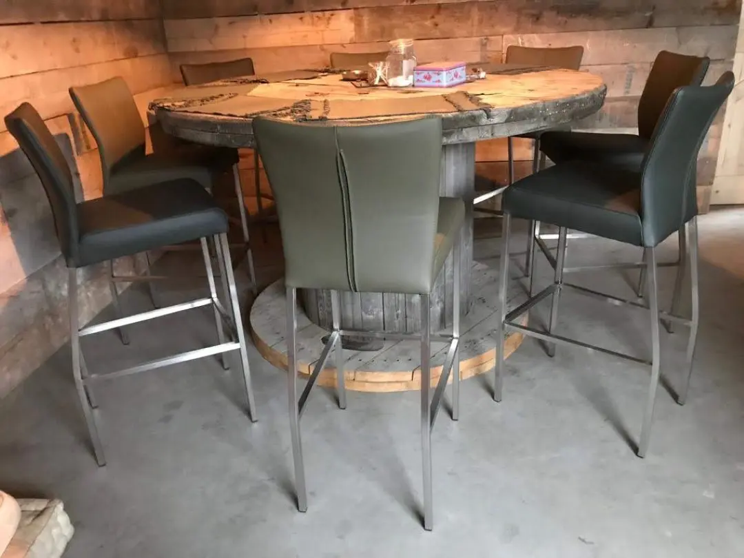 afbeelding van 4 leren barkruken - groen leer