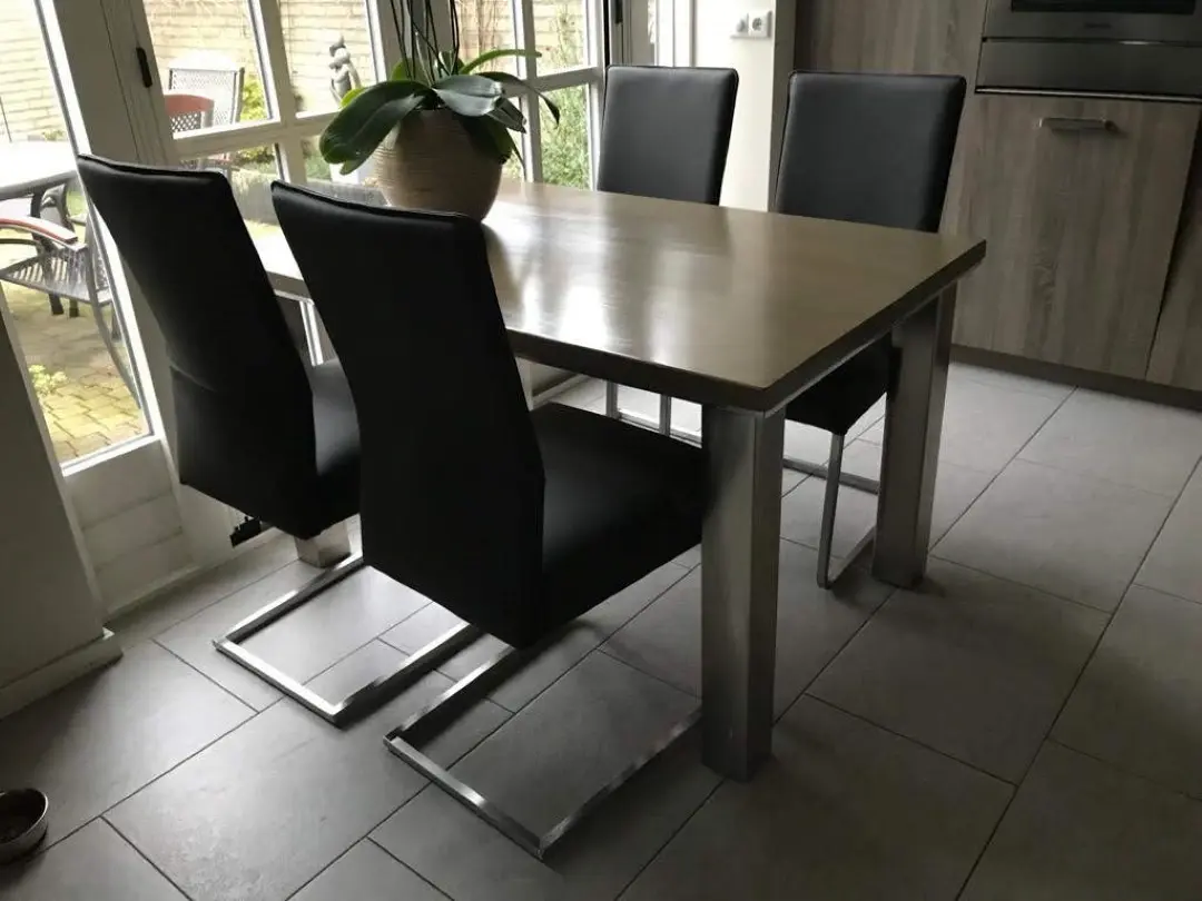 afbeelding van Set van 4 leren eetkamerstoelen - met sledepoot - grijs leer