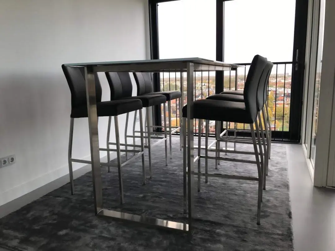 afbeelding van Set van 6 leren barkrukken - grijs leer