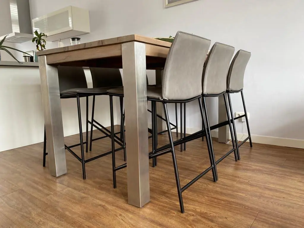 afbeelding van Set van 6 leren barstoelen - grijs leer