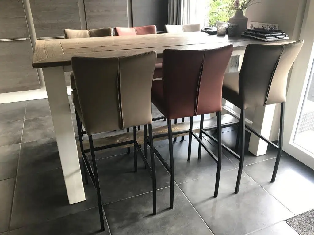 afbeelding van Set van 6 leren barstoelen - verschillende kleuren leer