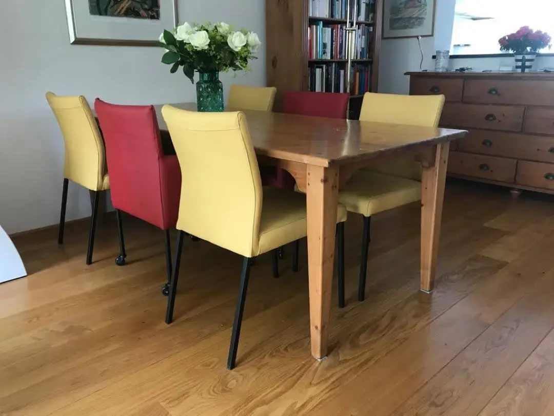 afbeelding van Set van 6 leren eetkamerstoelen - 2 verschillende modellen - diverse kleuren leer