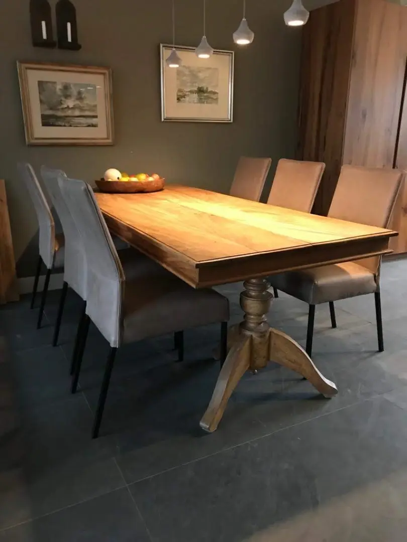 afbeelding van Set van 6 bruine leren eetkamerstoelen model Real in bruin leer