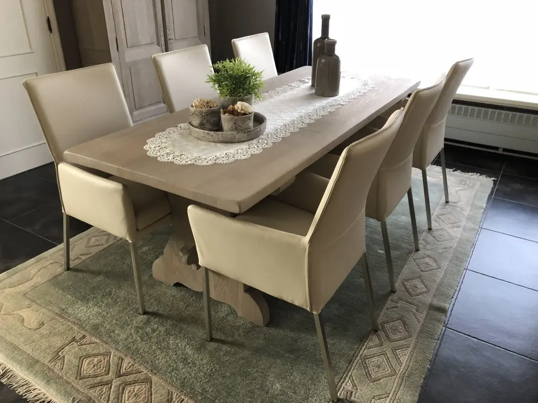 afbeelding van Set van 6 leren eetkamerstoelen - crème kleurig leer