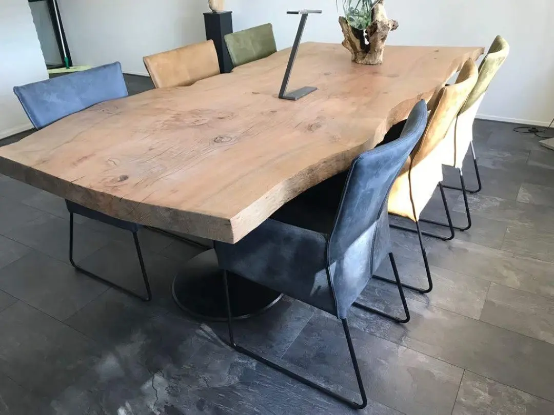 afbeelding van Set van 6 leren eetkamerstoelen met designpoot - kleuren mix