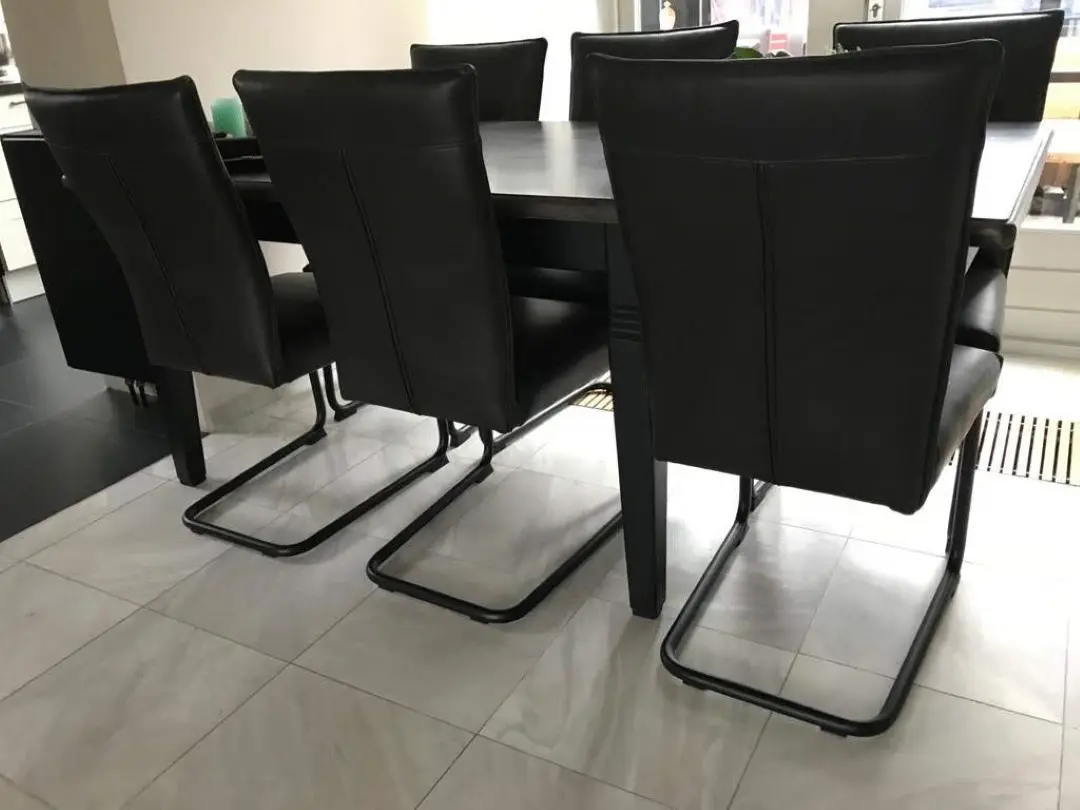 afbeelding van Set van 6 leren eetkamerstoelen - met sledepoot - zwart leer