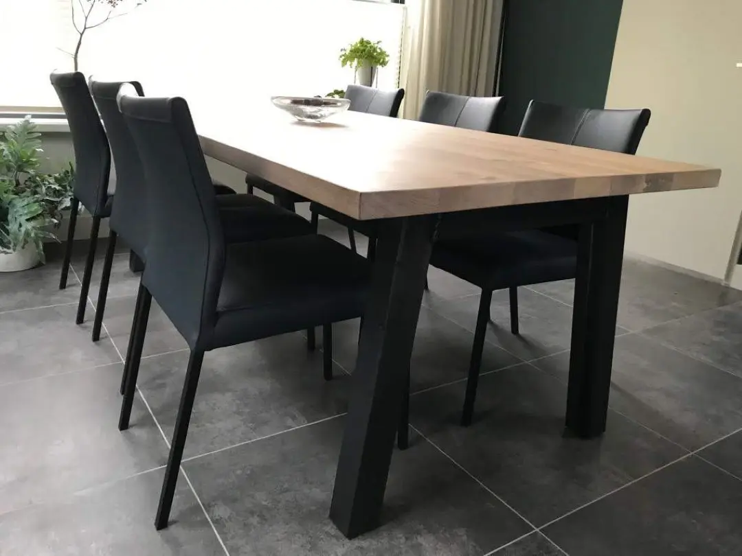 afbeelding van Set van 6 zware leren eetkamerstoelen - zwart leer