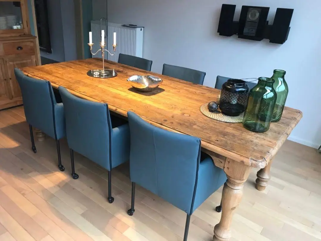 afbeelding van Set van 6 blauwe leren kuip eetkamerstoelen - met wieltjes - blauw leer