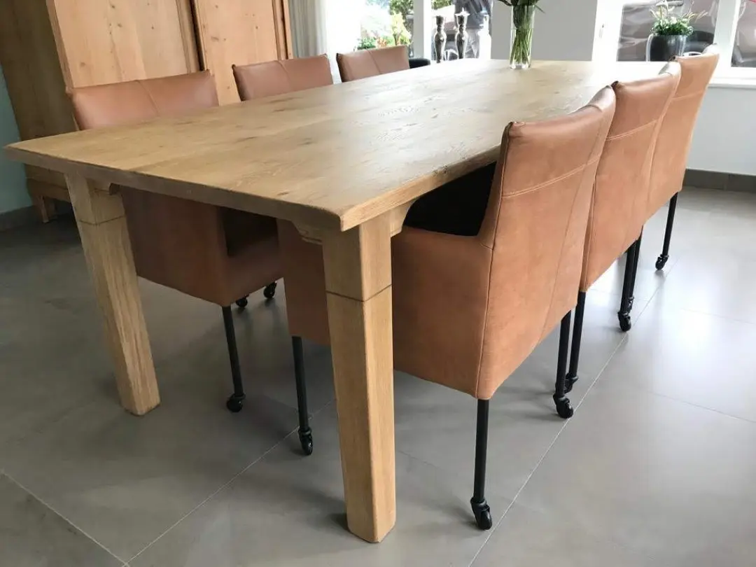 afbeelding van Set van 6 cognac leren kuip eetkamerstoelen met wieltjes - cognac kleur leer