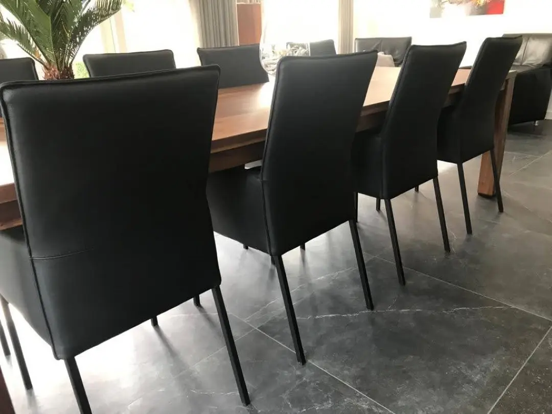 afbeelding van Set van 8 zwarte leren eetkamerstoelen - zwart leer