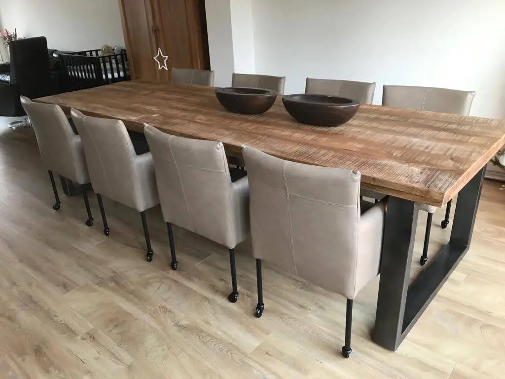 afbeelding van Set van 8 bruine leren kuip eetkamerstoelen met wieltjes - bruin leer