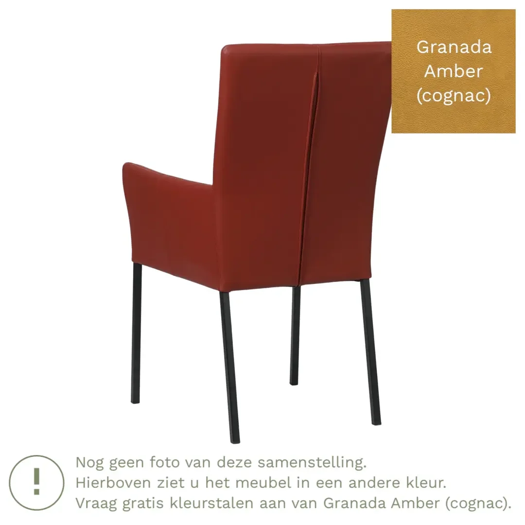 afbeelding van Leren eetkamerstoel Daily met armleuning - Granada Amber (cognac) - Poten staal vierkant RVS