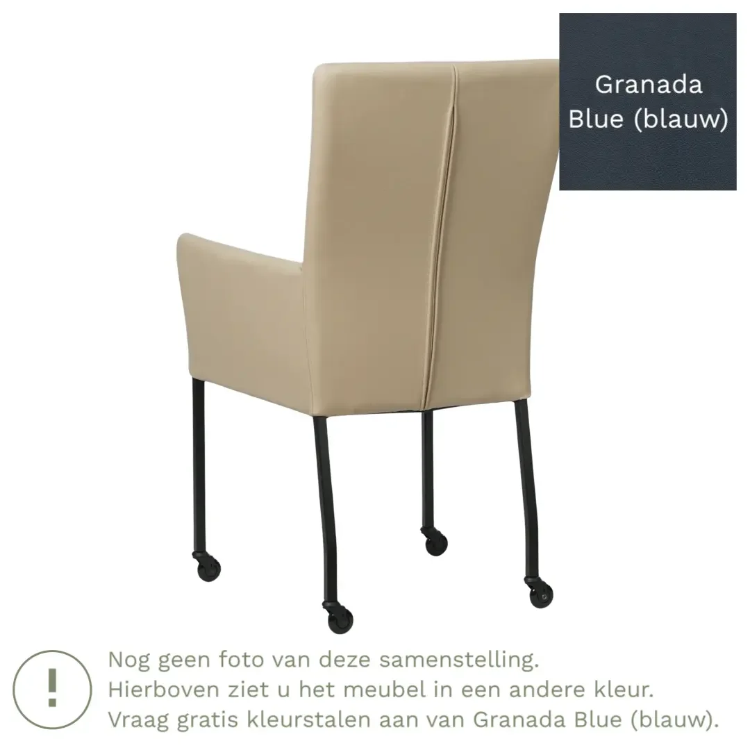 afbeelding van Leren eetkamerstoel Deal met armleuning - Granada Blue (blauw) - Poten staal vierkant RVS