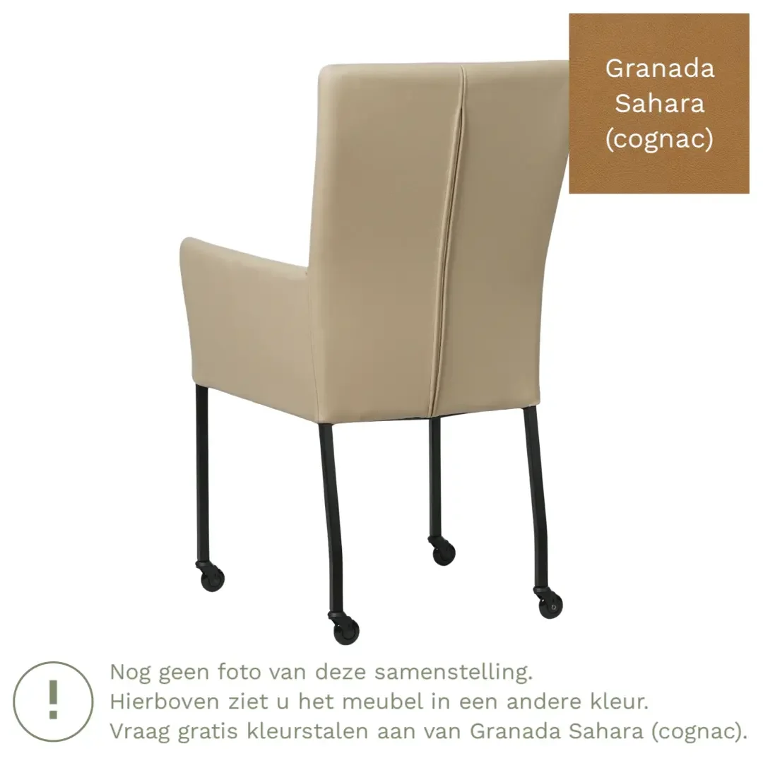 afbeelding van Leren eetkamerstoel Deal met armleuning - Granada Sahara (cognac) - Poten staal vierkant zwart