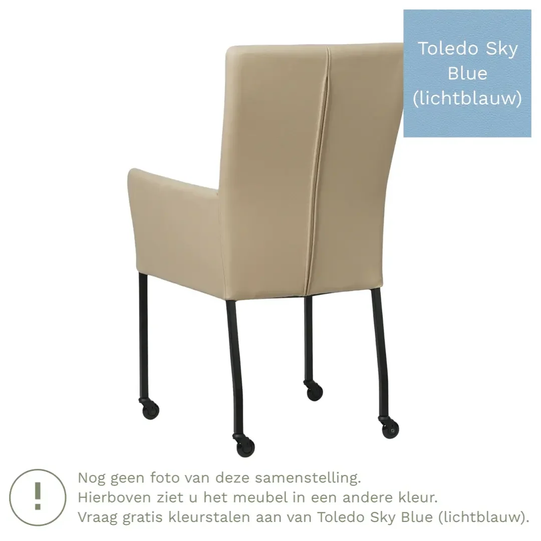 afbeelding van Leren eetkamerstoel Deal met armleuning - Toledo Sky Blue (lichtblauw) - Poten staal vierkant zwart