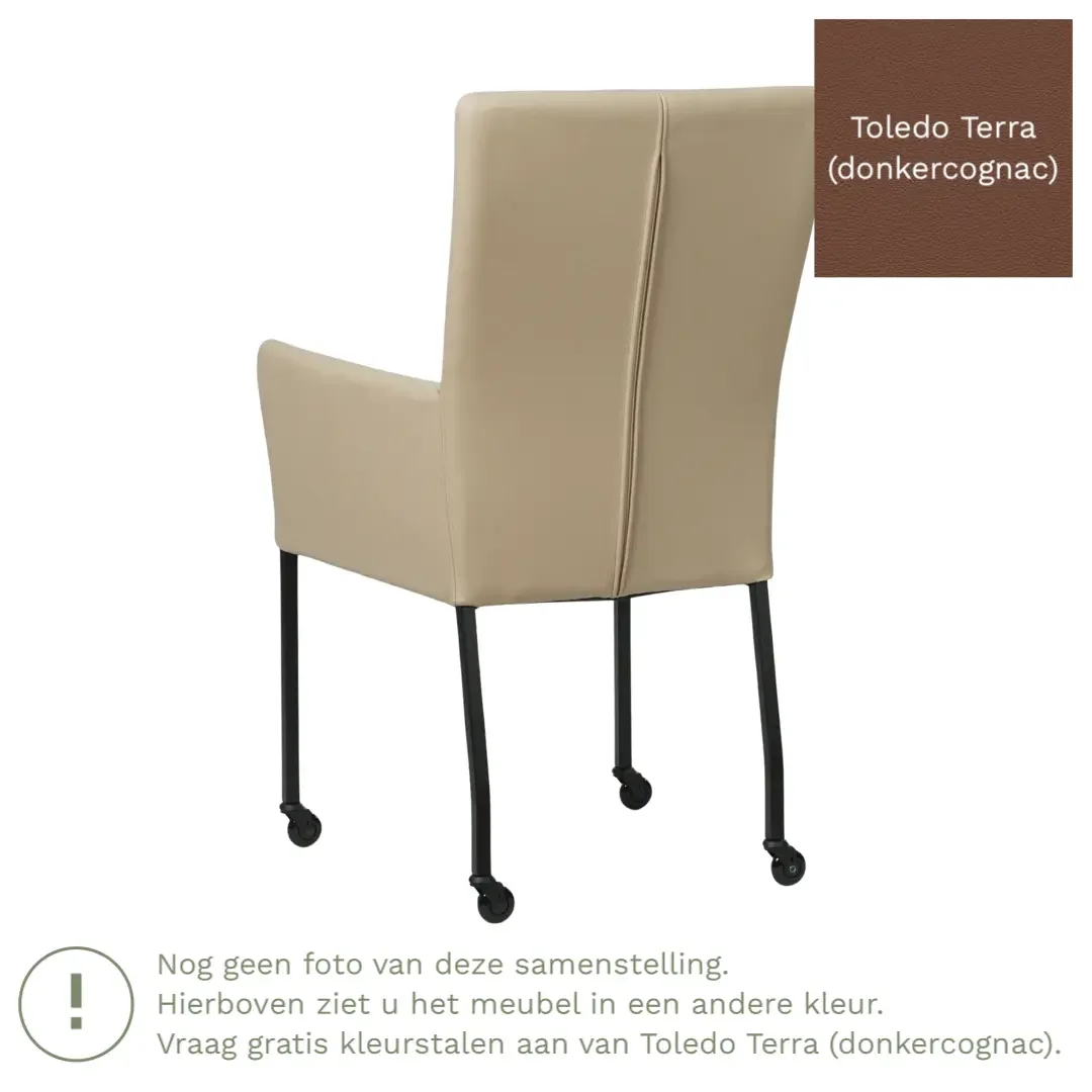 afbeelding van Leren eetkamerstoel Deal met armleuning - Toledo Terra (donkercognac) - Poten staal vierkant RVS
