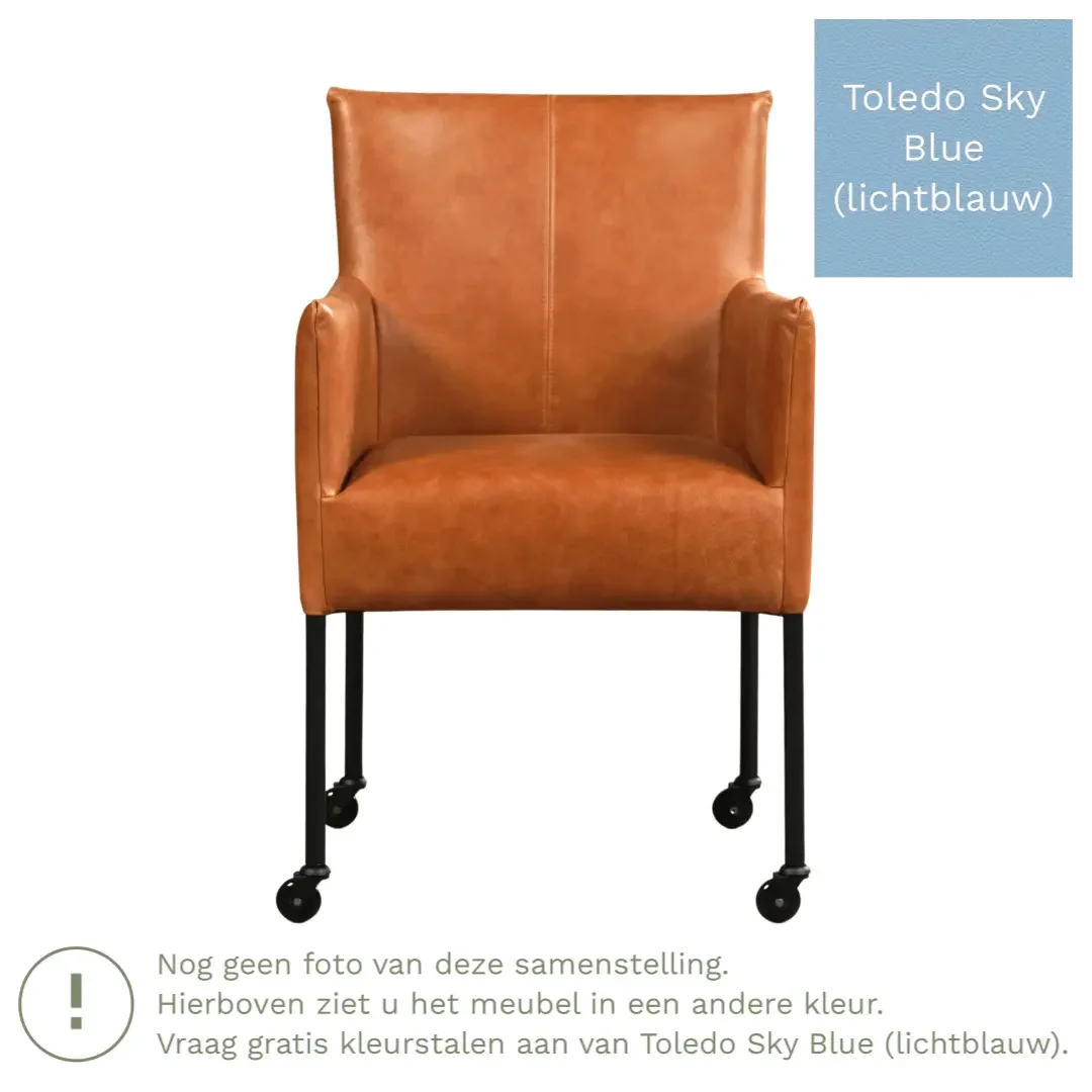 afbeelding van Leren eetkamerstoel Desire - Toledo Sky Blue (lichtblauw) - Poten staal rond zwart