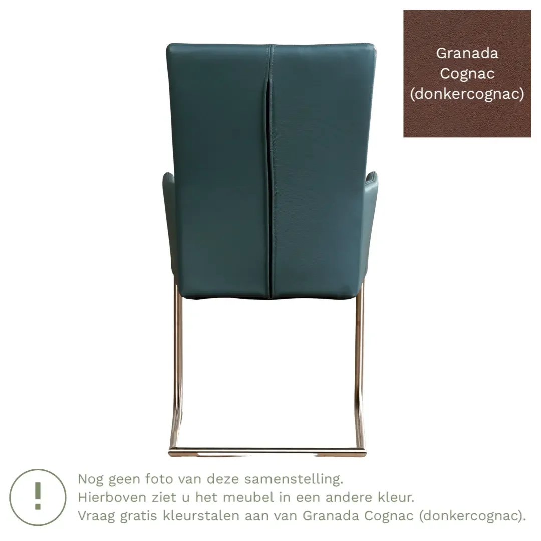 afbeelding van Leren eetkamerstoel Dry met armleuning - Granada Cognac (donkercognac) - Sledepoot staal rond RVS