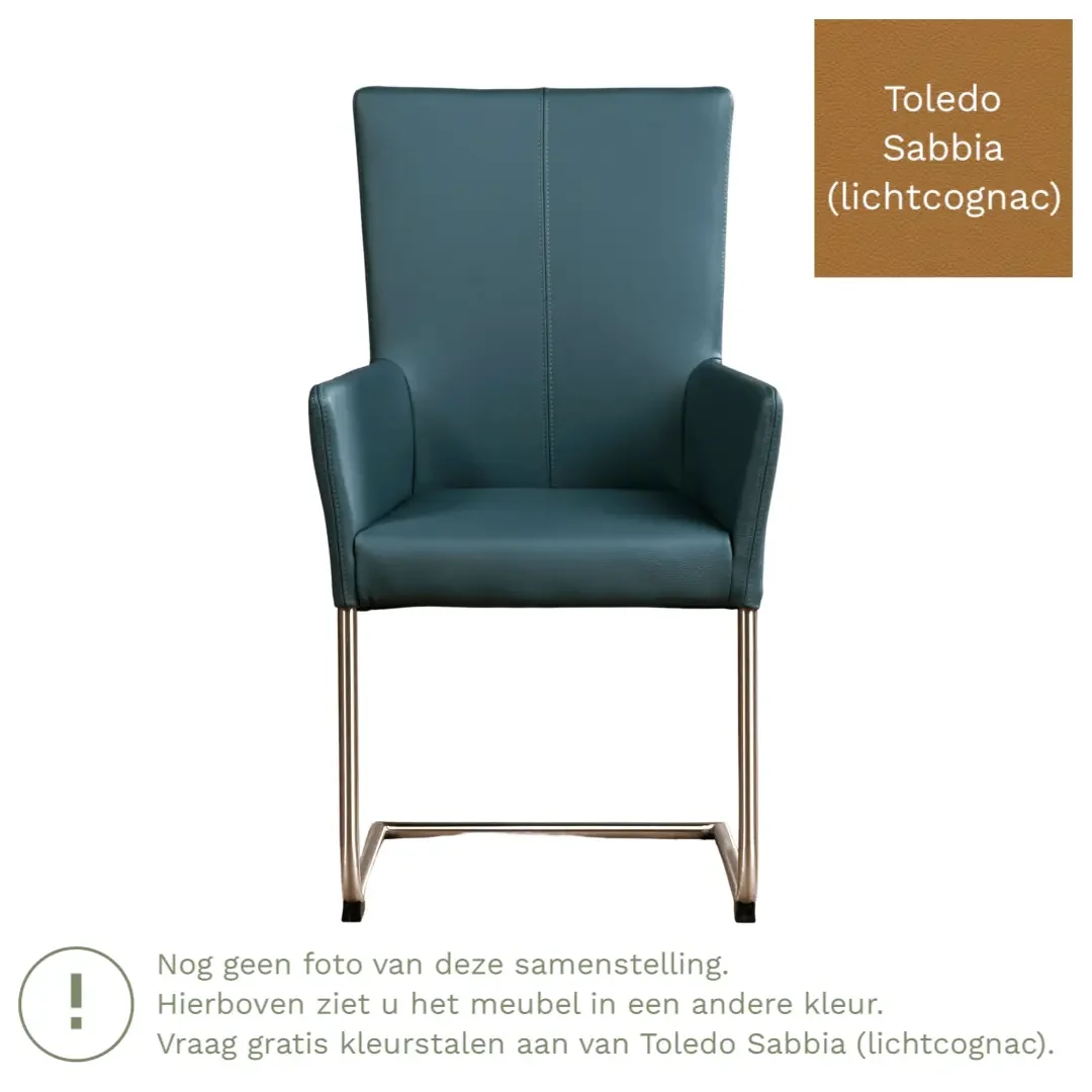 afbeelding van Leren eetkamerstoel Dry met armleuning - Toledo Sabbia (lichtcognac) - Sledepoot staal rond zwart
